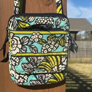 GUC! Vera Bradley Island Pattern Retired Triple Zip Hipster Crossbody